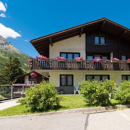 Apartments Orphelja Saas-Grund Exterior photo